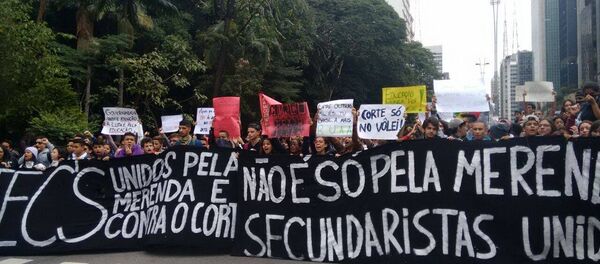 Estudantes protestam contra desvios na merenda em São Paulo - Sputnik Brasil