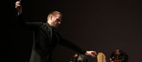 Tobias Volkmann, regente da Orquestra Sinfônica do Theatro Municipal do Rio de Janeiro - Sputnik Brasil