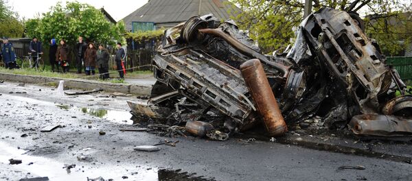 Um carro que foi atingido por um disparo das Forças de Segurança ucranianas perto do ponto de passagem Elenovka na região de Donetsk - Sputnik Brasil