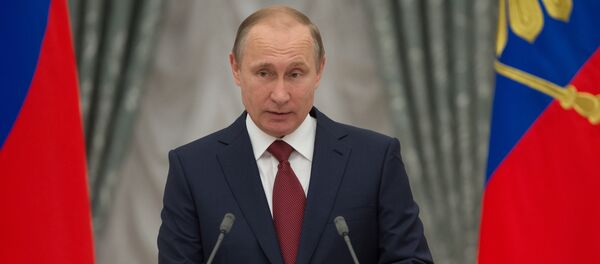 Vladimir Putin presents Hero of Labor of the Russian Federation medals - Sputnik Brasil