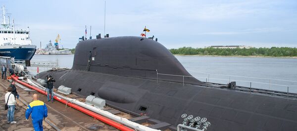 The first multirole Yasen K-560 submarine, the Severodvinsk, by the pier of the Sevmash shipyard in Severodvinsk, Arkhangelsk Region. - Sputnik Brasil