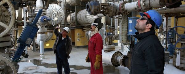 Refinaria de petróleo ao sul de Teerã, capital do Irã - Sputnik Brasil