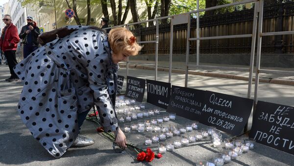 A manifestação em homenagem às vítimas da tragédia na Casa dos Sindicados em Odessa realizada perto da Embaixada da Ucânia em Moscou. 2 de maio, 2016. - Sputnik Brasil