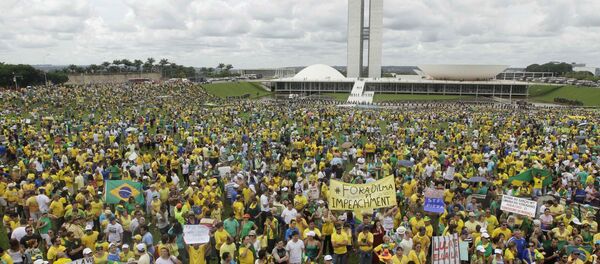 Protesto contra a presidenta Dilma Rousseff em Brasília Protesto contra a presidenta Dilma Rousseff em Brasília - Sputnik Brasil