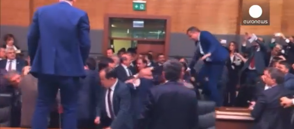 Deputados brigam na Assembleia Nacional turca - Sputnik Brasil