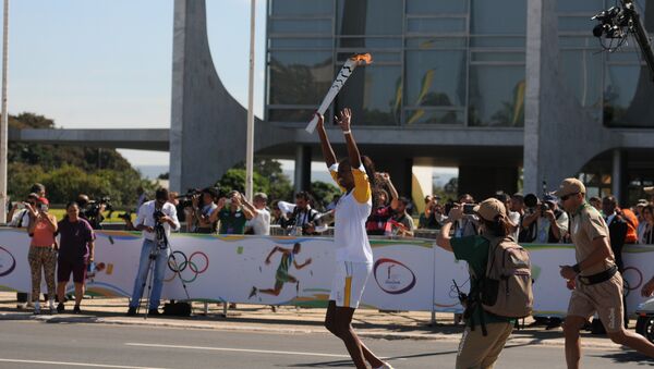 Brasília festeja a passagem da Tocha Olímpica - Sputnik Brasil