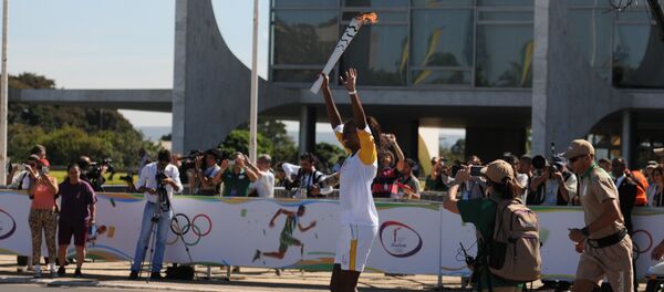 Brasília festeja a passagem da Tocha Olímpica Brasília festeja a passagem da Tocha Olímpica - Sputnik Brasil