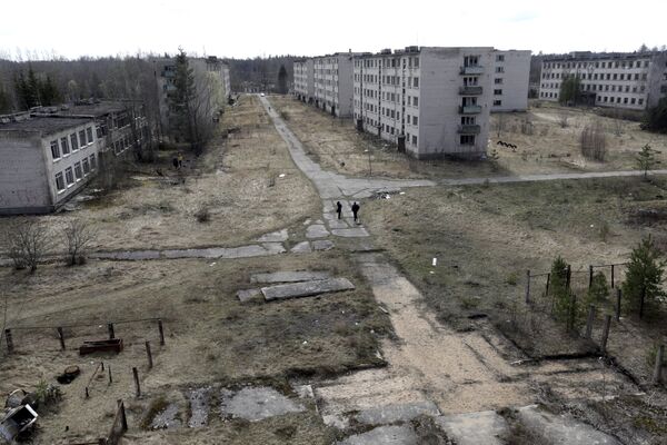 Uma imagem geral da cidade fantasma da antiga estação soviética de radares perto de Skrunda, Letônia, 9 de abril, 2016 - Sputnik Brasil