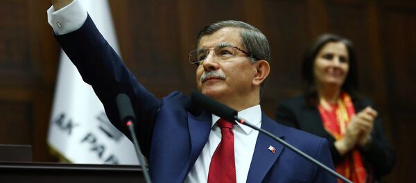 O primeiro-ministro da Turquia, Ahmet Davutoglu - Sputnik Brasil