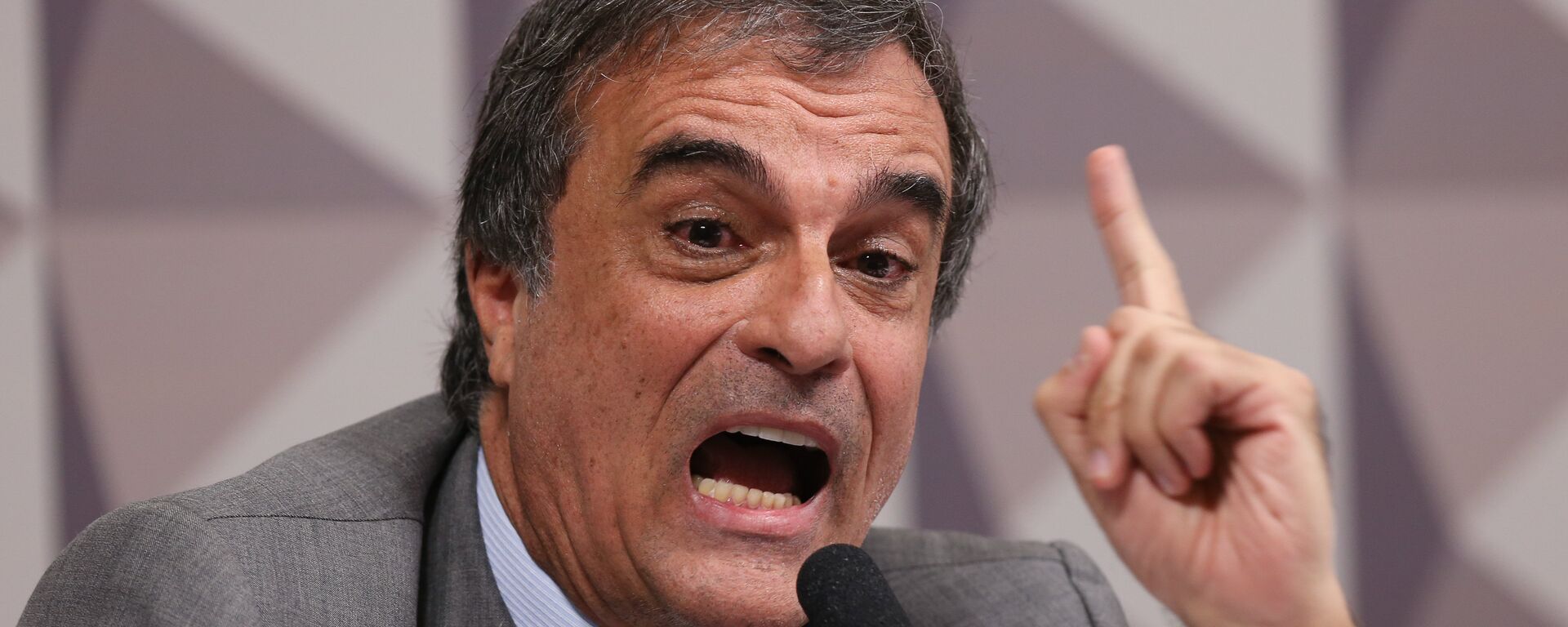 José Eduardo Cardozo na Comissão de Impeachment para debater o relatório apresentado pelo Senador Antonio Anastasia - Sputnik Brasil, 1920, 24.05.2026