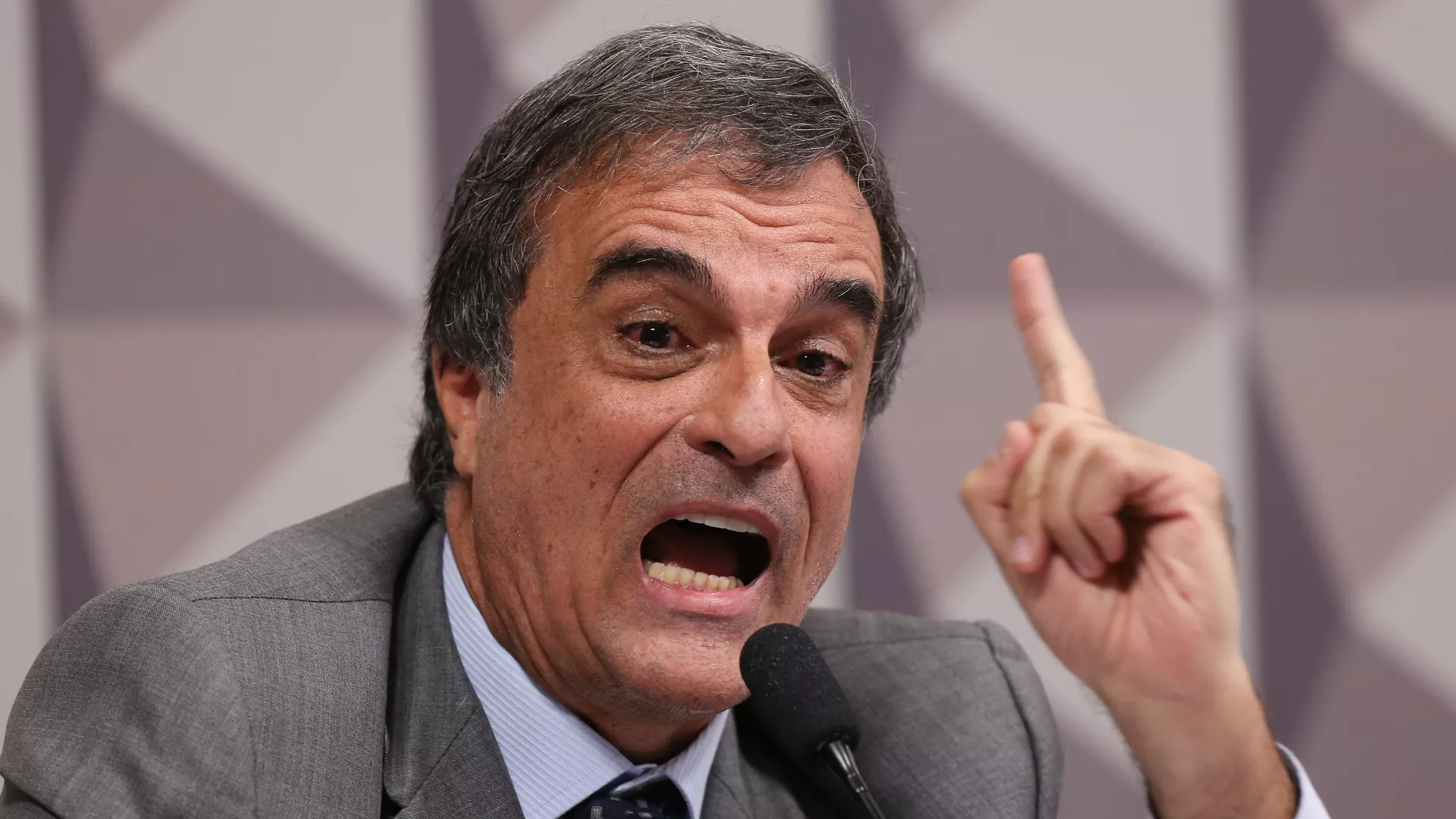 José Eduardo Cardozo na Comissão de Impeachment para debater o relatório apresentado pelo Senador Antonio Anastasia - Sputnik Brasil, 1920, 24.05.2026