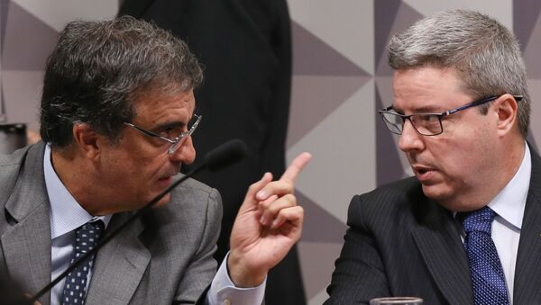 Advogado-geral da União, José Eduardo Cardozo, ao lado do senador tucano Antonio Anastasia - Sputnik Brasil
