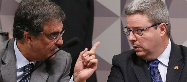 Advogado-geral da União, José Eduardo Cardozo, ao lado do senador tucano Antonio Anastasia - Sputnik Brasil