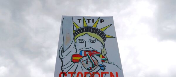 Großdemonstration in Hannover gegen das geplante Freihandelsabkommen TTIP - Sputnik Brasil