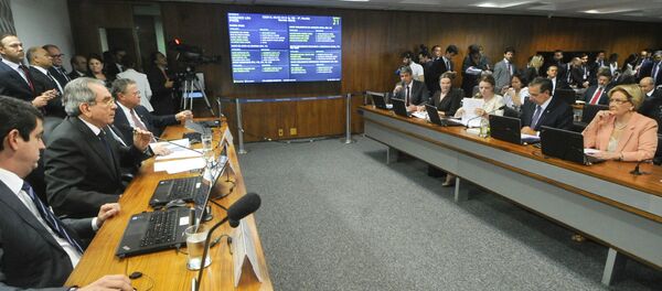 Comissão do Impeachment no Senado aprova relatório por 15 votos a 5 e processo segue para o plenário - Sputnik Brasil