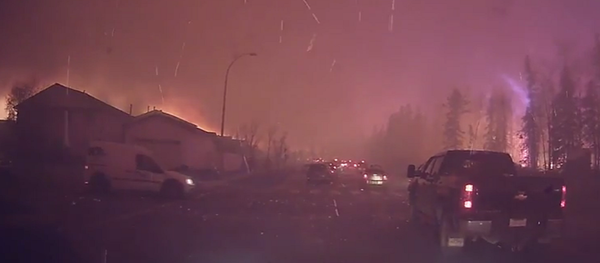 Fortes incêndios florestais atingem a província de Alberta, no Canadá - Sputnik Brasil