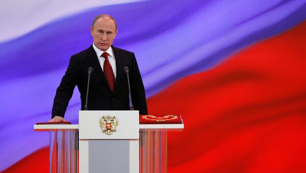 Presidente da Rússia Vladimir Putin presta juramento durante a cerimonia de inauguração, Kremlin, Moscou, Rússia - Sputnik Brasil