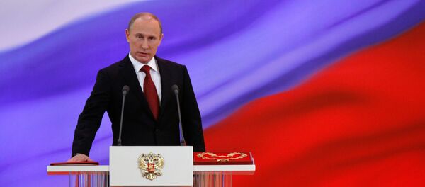 Presidente da Rússia Vladimir Putin presta juramento durante a cerimonia de inauguração, Kremlin, Moscou, Rússia - Sputnik Brasil