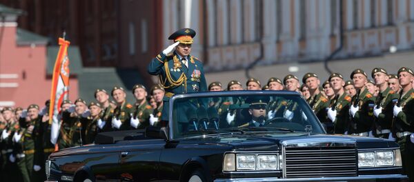 O ministro da Defesa da Rússia, general do Exército russo, Sergei Shoigu durante o ensaio geral da Parada da Vitória, Praça Vermelha, Moscou, 7 de maio de 2016. - Sputnik Brasil