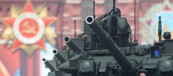 Os tanques de guerra russos T-90A durante o ensaio geral da Parada da Vitória na Praça Vermelha em Moscou, 7 de maio de 2016. - Sputnik Brasil