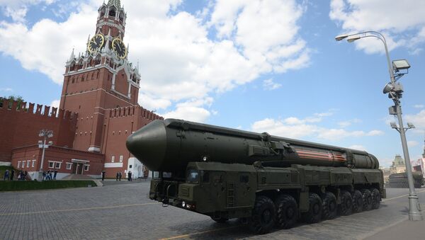 Sistema de mísseis balístico intercontinental russo Yars durante o ensaio geral da Parada da Vitória na Praça Vermelha em Moscou, 7 de maio de 2016. - Sputnik Brasil
