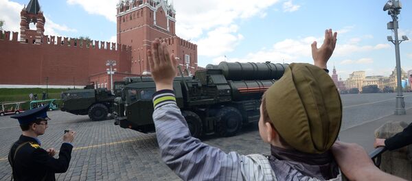 Os espectadores na Praça Vermelha. Ensaio geral da Parada da Vitória na Praça Vermelha em Moscou, 7 de maio de 2016. - Sputnik Brasil