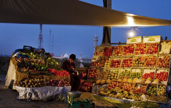 Mercado de fruta no Paquistão - Sputnik Brasil