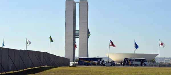 Movimento na Esplanada dos Ministerios durante votação do impeachment de Dilma Rousseff - Sputnik Brasil