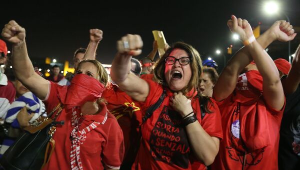 Manifestantes contra o impeachment de Dilma em Brasília - Sputnik Brasil