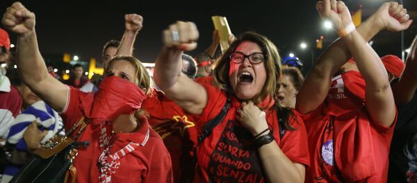 Manifestantes contra o impeachment de Dilma em Brasília - Sputnik Brasil