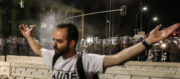 Manifestantes contra o impeachment de Dilma em Brasília - Sputnik Brasil