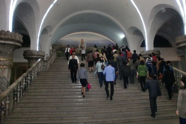 Metrô de Pyongyang - Sputnik Brasil