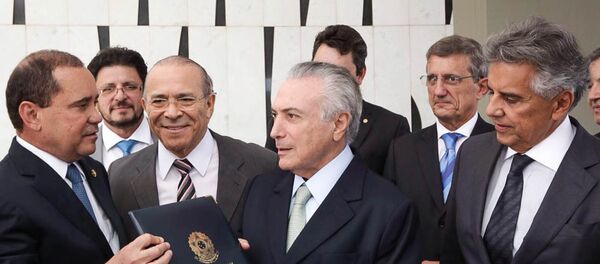 Michel Temer assina notificação de posse como presidente interino - Sputnik Brasil