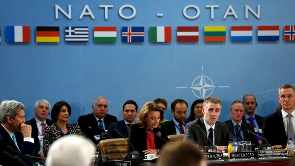 Montenegro's Foreign Minister Igor Luksic (at table, 2nd R) delivers remarks with Defense Minister Milica Pejanovic (3rd R) after Montenegro was welcomed as a new member at the NATO ministerial meetings at the NATO headquarters in Brussels December 2, 2015 - Sputnik Brasil