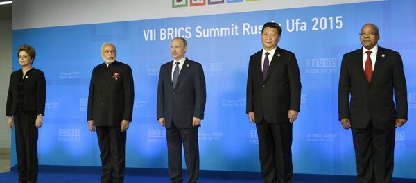 Líderes dos países BRICS antes de primeira sessão da 7 cúpula do bloco em Ufa, Rússia, 9 de julho de 2015 - Sputnik Brasil