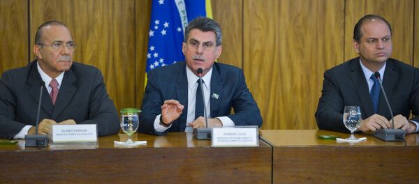 Os ministros da Casa Civil, Eliseu Padilha, da Saúde, Ricardo Barros e do Planejamento, Romero Jucá, durante coletiva no Palácio do Planalto - Sputnik Brasil