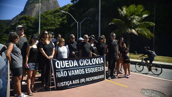Rio tem protesto para punir responsáveis pelo desabamento da ciclovia - Sputnik Brasil