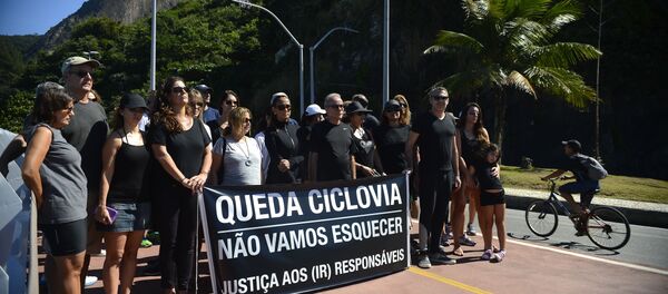 Rio tem protesto para punir responsáveis pelo desabamento da ciclovia - Sputnik Brasil