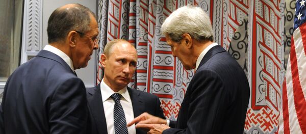 Presidente russo Vladimir Putin, ministro das Relações Exteriores russo Sergei Lavrov, e Secretário dos EUA, John Kerry na Assambleia Geral da ONU em 28 de setembro, 2015 Presidente russo Vladimir Putin, ministro das Relações Exteriores russo Sergei Lavrov, e Secretário dos EUA, John Kerry na Assambleia Geral da ONU em 28 de setembro, 2015 - Sputnik Brasil