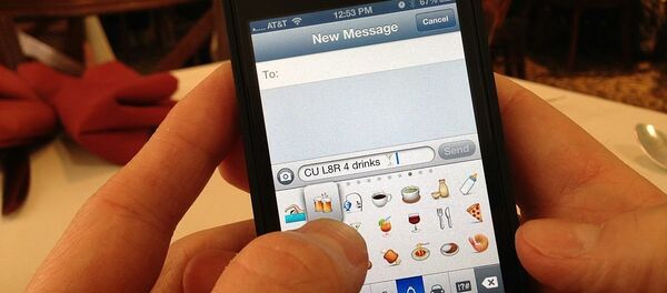 Texting Emoji - Sputnik Brasil