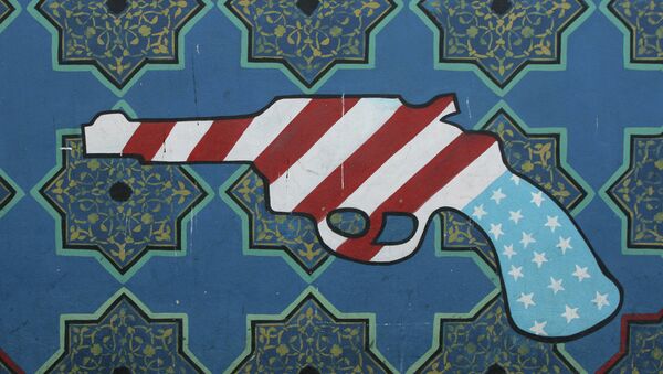 A Embaixada dos EUA em Teerã tem muitas pinturas antiamericanas nas suas paredes, 2007 - Sputnik Brasil