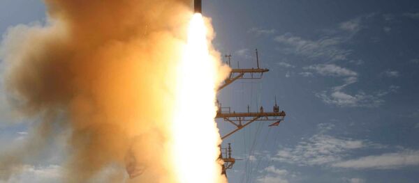 Míssil SM-3 está sendo lançado de destroier USS Decatur no Oceano Pacífico (imagem ilustrativa) - Sputnik Brasil