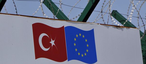 Bandeiras da Turquia e da UE Bandeiras da Turquia e da UE - Sputnik Brasil