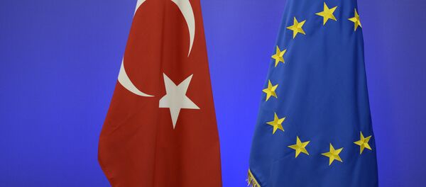 Bandeiras da Turquia e da UE - Sputnik Brasil