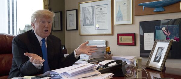 Donald Trump no seu escritório - Sputnik Brasil