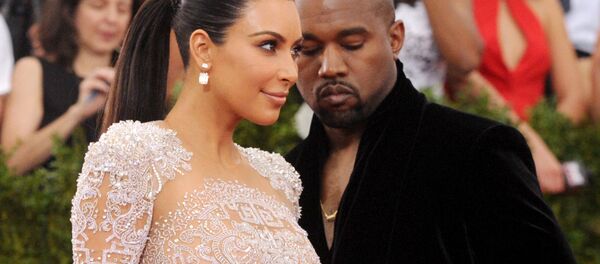 Kim Kardashian e Kanye West chegam no Metropolitan Museum of Art. - Sputnik Brasil