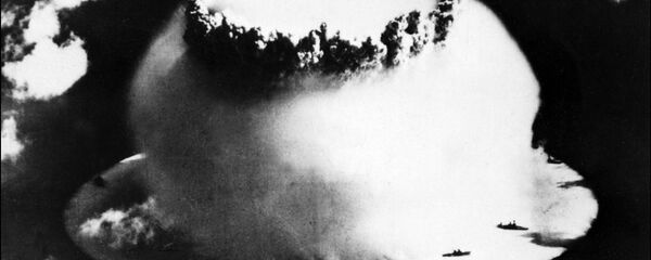 Explosão nuclear no Atol de Bikini (foto de arquivo) - Sputnik Brasil