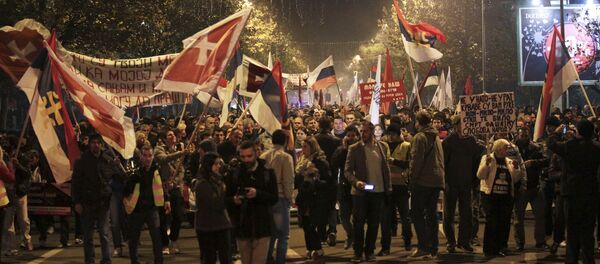 Manifestantes do Montenegro participam no protesto contra a adesão do país à OTAN - Sputnik Brasil