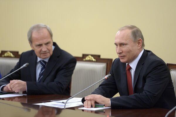 Valery Zorkin e o presidente russo Vladimir Putin. Foto de arquivo de 14 de dezembro de 2015 - Sputnik Brasil