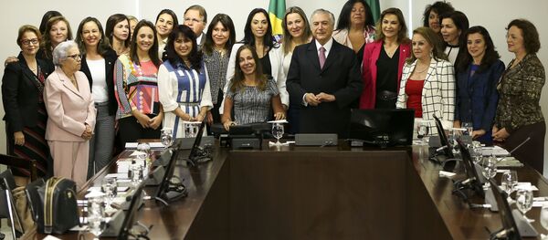 Presidente interino, Michel Temer, recebe deputadas da bancada feminina Presidente interino, Michel Temer, recebe deputadas da bancada feminina - Sputnik Brasil
